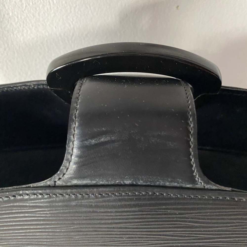 Louis Vuitton Reverie Leather Bag - Picture 6 of 16